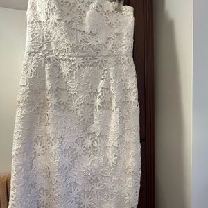 Beautiful New Lilly Pullitzer strapless dress. Wore once to rehearsal dinner.